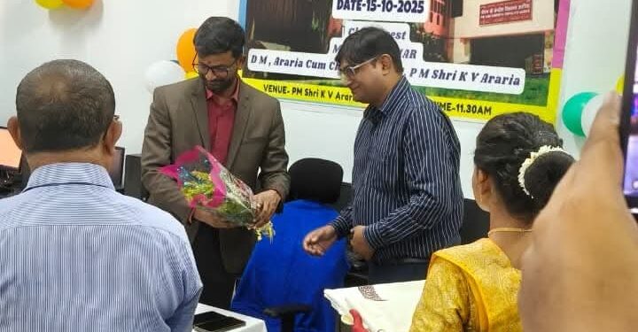 विद्यालय के समग्र विकास, शैक्षणिक गुणवत्ता, विद्यार्थियों की उपस्थिति, स्वच्छता व्यवस्था एवं आधारभूत संरचना जरूरी : जिला पदाधिकारी अनिल कुमार