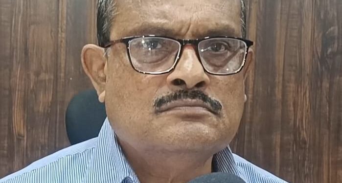 नजरिया न्यूज़ की खबर का हुआ असर: सफाईकर्मी द्वारा मरीज का इलाज करने के मामले में अस्पताल प्रशासन की बड़ी कार्रवाई