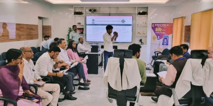 बिहार विधानसभा चुनाव- 2025: पोलिंग पार्टी एवं माइक्रो ऑब्जर्वर द्वितीय रेंडमाइजेशन सम्पन्न
