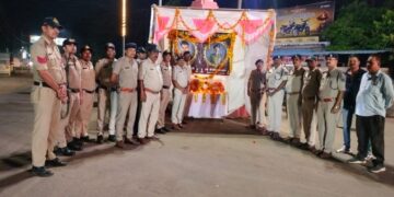 उमरिया – पुलिस शहीदों को किया नमन, पुष्पचक्र अर्पित कर दी श्रद्धांजलि