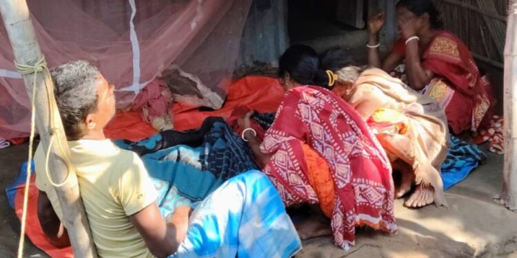 बारसोई (कटिहार) – पति को बच्चे की रंगत पर था शक, पत्नी की गला रेतकर कर दी हत्या —आबादपुर में सनसनी।