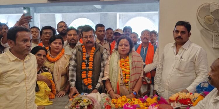 बारसोई, कटिहार – विजय जुलूस में उमड़ा जनसैलाब, जीत के बाद पहली बार जनता से रूबरू हुईं विधायक संगीता देवी।