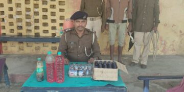 अररिया – बैरगाछी पुलिस ने पकड़ा अवैध कोडिन सिरप निर्माण गिरोह, बड़ी मात्रा में नकली कफ सिरप बरामद