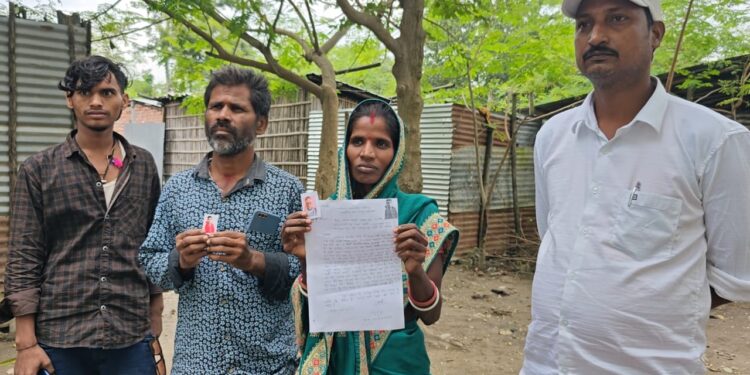 गायब पुत्र की बरामदगी को लेकर थाना में दिया आवेदन