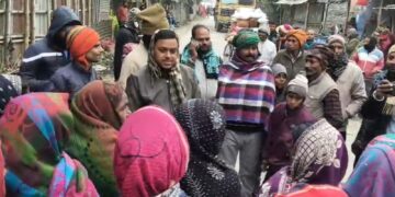 भरगामा – समूह का पैसा लेकर फरार होने का आरोप, ग्रामीण महिलाओं का सड़क जाम