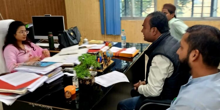 बारसोई – एमआईएम शिष्टमंडल ने एसडीओ से मुलाकात कर उठाई क्षेत्र की समस्या।