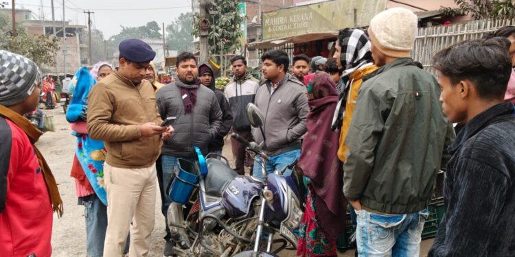 फल फल पट्टी से बाइक की डिक्की तोड़ उचक्कों ने उड़ाए डेढ़ लाख रुपये, चेकबुक व मोबाइल भी।