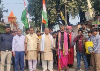 दरभंगा : कुशेश्वरस्थान – खेल मैदान में विवाह भवन निर्माण के विरोध में बाजार रहा बंद।