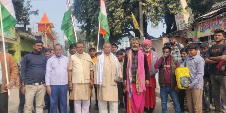 दरभंगा : कुशेश्वरस्थान – खेल मैदान में विवाह भवन निर्माण के विरोध में बाजार रहा बंद।