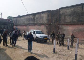 पुलिस वाहन से टकराई बाइक, दो दोस्तों की दर्दनाक मौत