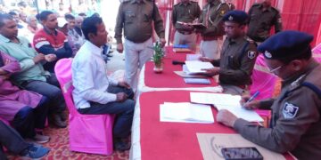 पुलिस जन-संवाद से मजबूत हुआ भरोसा, फुलकाहा थाना में एसपी ने सुनी जनता की समस्याएं