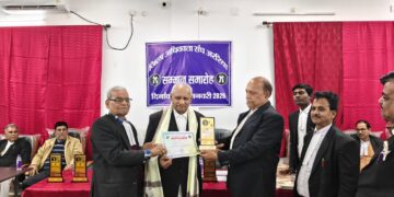 अररिया : जिला अधिवक्ता संघ चुनाव पदाधिकारी ने नवनिर्वाचित कमिटी सदस्यों को दिया प्रशस्ति पत्र दिया 