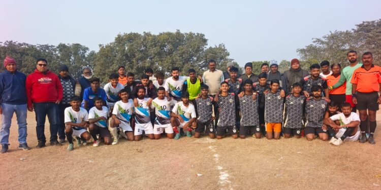 सुरेंद्र यादव मेमोरियल फुटबॉल टूर्नामेंट के दूसरा दिन मैच में स्कूल स्पोर्ट क्लब दलसिंहसराय ने स्कूल ऑफ शॉकर को 3-2 से पराजित कर ..पहुँची फाइनल में