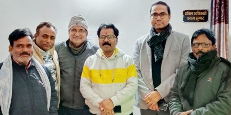 कटिहार – नामांतरण में काग़ज़ात की कमी हो तो लाभुक से काग़ज़ात मंगाकर उसका ससमय निपटारा करें, महेन्द्र पाल।