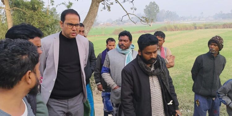 कटिहार – ग्रामीणों के विरोध के आगे झुका प्रशासन वैकल्पिक भूमि चयन की प्रक्रिया आरम्भ।