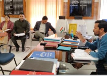 जिला परिवहन टास्क फोर्स की बैठक में यातायात सहूलियतें एवं परिवहनों से यात्रियों की सुरक्षा पर दिया सख्त संदेश