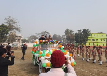 77 वें गणतंत्र दिवस पर एसडीओ ने दी तिरंगे को सलामी