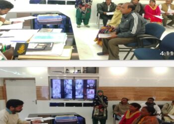 किशनगंज, बिहार – जिला पदाधिकारी ने आमजनों की समस्याएं सुनीं