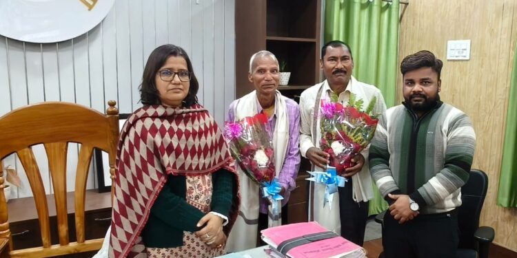 अवैध खनन पर प्रशासन का शिकंजा: पत्थर लदा ट्रैक्टर जब्त, 1.23 लाख रुपये का जुर्माना