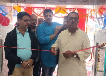 सहरसा – शहर के कहरा कुटी में श्रीमान श्रीमती आधुनिक वस्त्र शोरूम का उद्घाटन