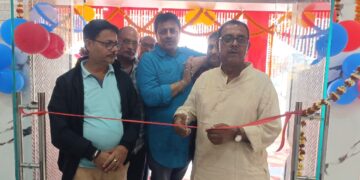 सहरसा – शहर के कहरा कुटी में श्रीमान श्रीमती आधुनिक वस्त्र शोरूम का उद्घाटन