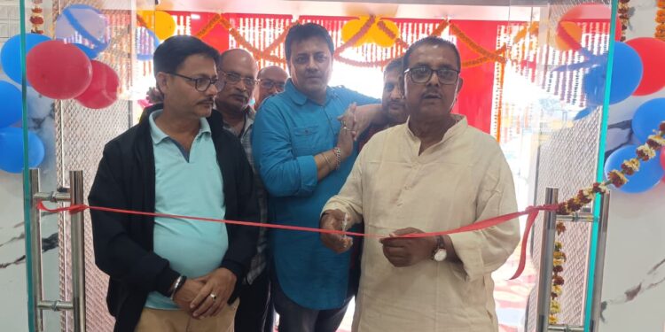 सहरसा – शहर के कहरा कुटी में श्रीमान श्रीमती आधुनिक वस्त्र शोरूम का उद्घाटन