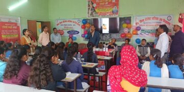 सीतामढ़ी – फाइलेरिया मुक्त जिले का संकल्प: स्कूलों में बूथ लगाकर बच्चों को खिलाई जा रही दवा