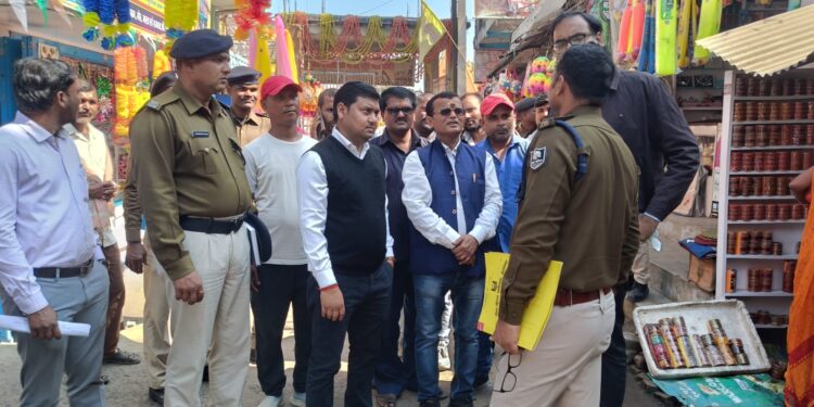 दरभंगा :- कुशेश्वरनाथ महादेव मंदिर में महाशिवरात्रि को लेकर भव्य तैयारी, दुल्हन की तरह सजाया जा रहा मंदिर.