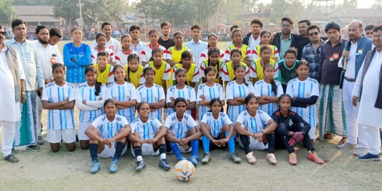 बारसोई – लड़कियों ने फुटबॉल खेल दिखाकर दर्शकों का मन मोहा।