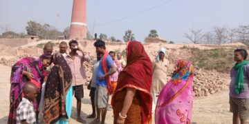 मीनापुर के बासुदेव छपरा में पीएसजी ग्रुप की अनूठी पहल, ईंट भट्ठा पर 165 लोगों को खिलाई गई फाइलेरिया की दवा