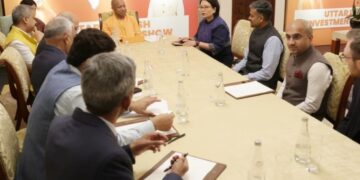 सिंगापुर-365खरब रुपये की इकोनॉमी उत्तर प्रदेश को कैसे बनाएंगे मुख्यमंत्री योगी आदित्यनाथ