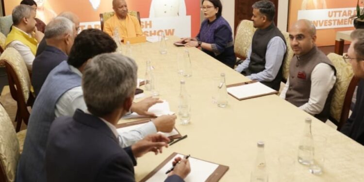 सिंगापुर-365खरब रुपये की इकोनॉमी उत्तर प्रदेश को कैसे बनाएंगे मुख्यमंत्री योगी आदित्यनाथ