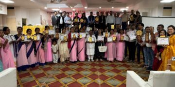 परिवार नियोजन सेवा पखवाड़ा के तहत उत्कृष्ट प्रदर्शन करने वाले स्वास्थ्य कर्मियों का भव्य सम्मान