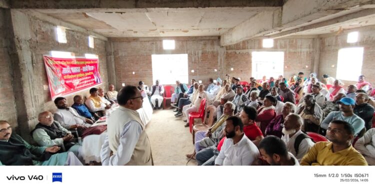 सीपीएम नेता गणेश प्रसाद सुमन द्वारा साझी शहादत साझी विरासत किताब का विमोचन