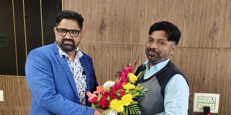 कटिहार – एसडीओ से मिले उप मुख्य पार्षद व मुख्य पार्षद प्रतिनिधि, क्षेत्र की भौगोलिक जटिलताओं से कराया अवगत