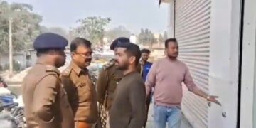 अररिया – अररिया में टाटा शोरूम से भीषण चोरी, दो नई कारें ले उड़े चोर