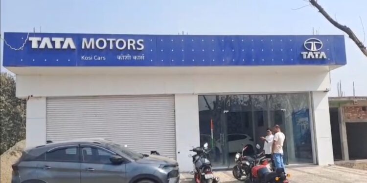 अररिया – अररिया में बेखौफ कार चोरों का आतंक, शोरूम से दो टाटा नेक्सन चोरी