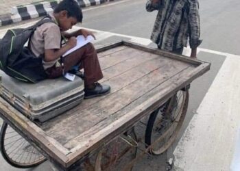 संघर्ष की जमीन से सफलता का शिखर: गरीब का बेटा कैसे बनता है आईएएस