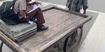 संघर्ष की जमीन से सफलता का शिखर: गरीब का बेटा कैसे बनता है आईएएस