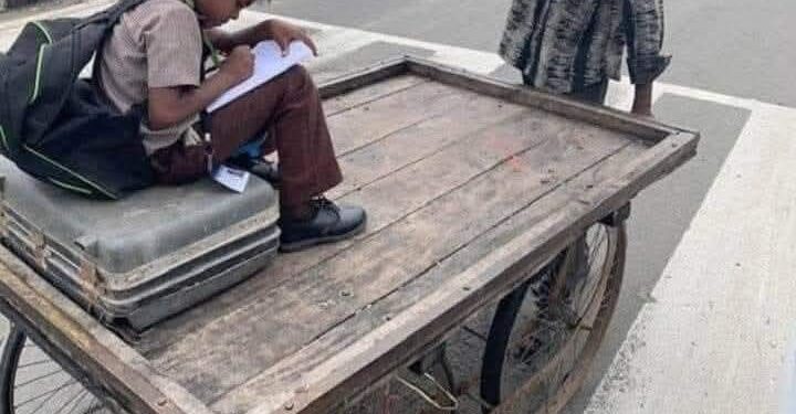 संघर्ष की जमीन से सफलता का शिखर: गरीब का बेटा कैसे बनता है आईएएस