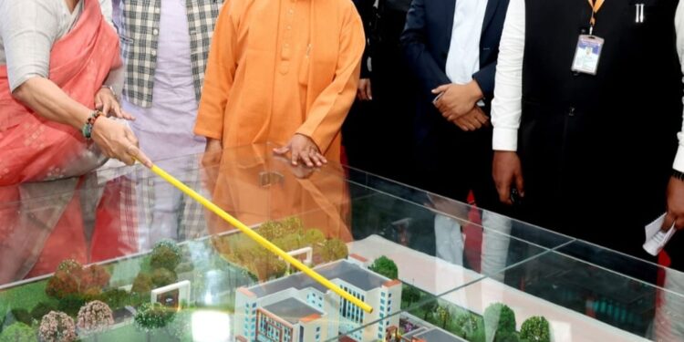 वाराणसी -पुलिस के शालीन व्यवहार पर मुख्यमंत्री ने दिया जोर