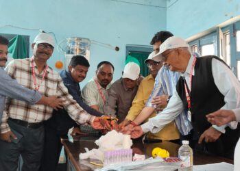 अंतर्राष्ट्रीय महिला दिवस पर रेड क्रॉस सोसाइटी में लोगो ने किया रक्तदान