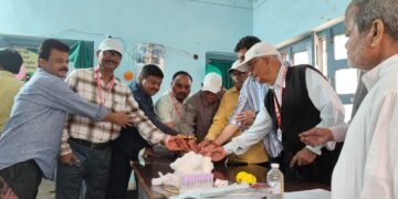 अंतर्राष्ट्रीय महिला दिवस पर रेड क्रॉस सोसाइटी में लोगो ने किया रक्तदान