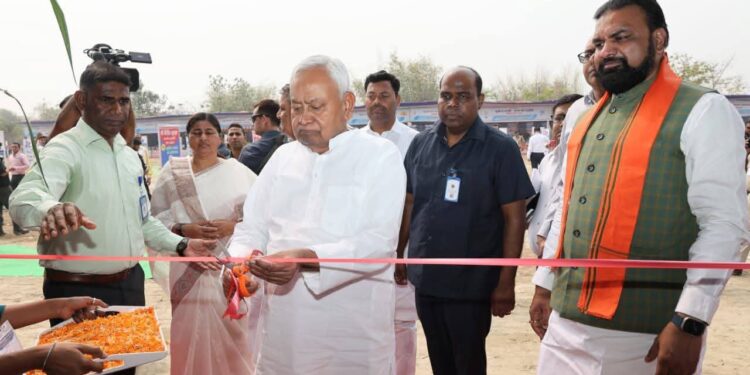 अररिया – जन संवाद कार्यक्रम में मुख्यमंत्री नीतीश कुमार ने गिनाईं उपलब्धियां, अररिया के विकास को लेकर कई नई योजनाओं का किया ऐलान