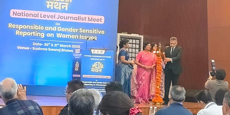 नई दिल्ली -राष्ट्रीय महिला आयोग के ‘मीडिया मंथन’ में अररिया के पत्रकार संजय कुमार झा सम्मानित