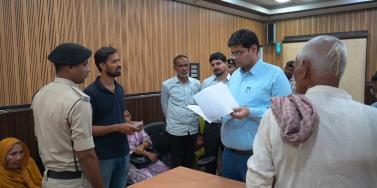 जनता दरबार में 23 मामलों की सुनवाई, त्वरित कार्रवाई के निर्देश