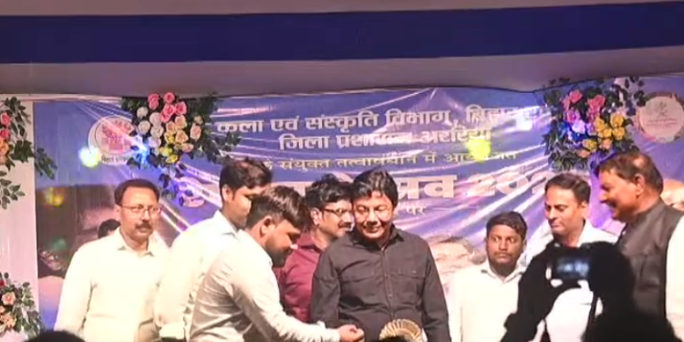 रेणु महोत्सव 2026 के तहत टाउन हॉल में साहित्य परिचर्चा व कवि सम्मेलन का भव्य आयोजन