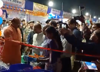 बिहार दिवस पर स्वास्थ्य जागरूकता की अनोखी पहल: जीवंत प्रदर्शन के जरिए लोगों को सिखाया गया—खिलाओ, जगाओ और अस्पताल ले जाओ