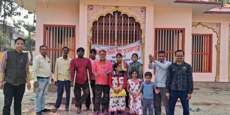 कटिहार में दिव्यांग साथियों की ‘रंगीन’ टोली: गुलाल और खुशियों के साथ मनाया होली*