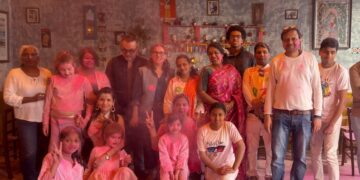 देब बिस्ट्रो लियोन में फ्र्रांसियों और भारतीयों ने खेली जम के होली